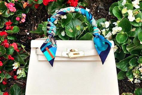 HOW TO TIE A HERMES TWILLY SCARF ON BAGS: .